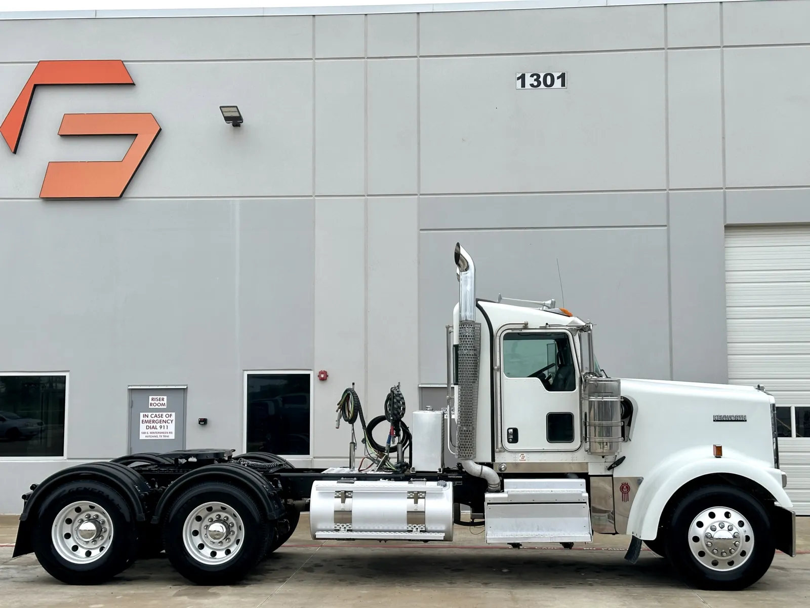 2023 Kenworth W900 — photo 3