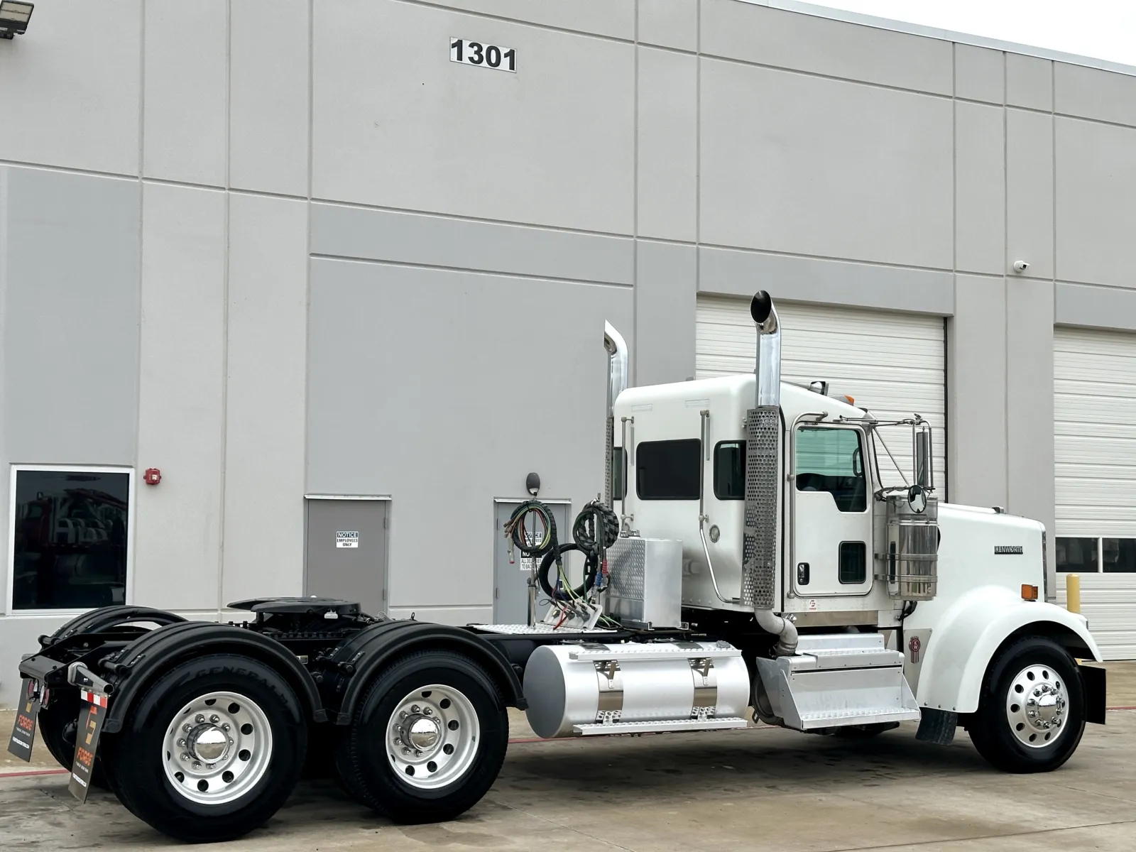 2023 Kenworth W900 — photo 5