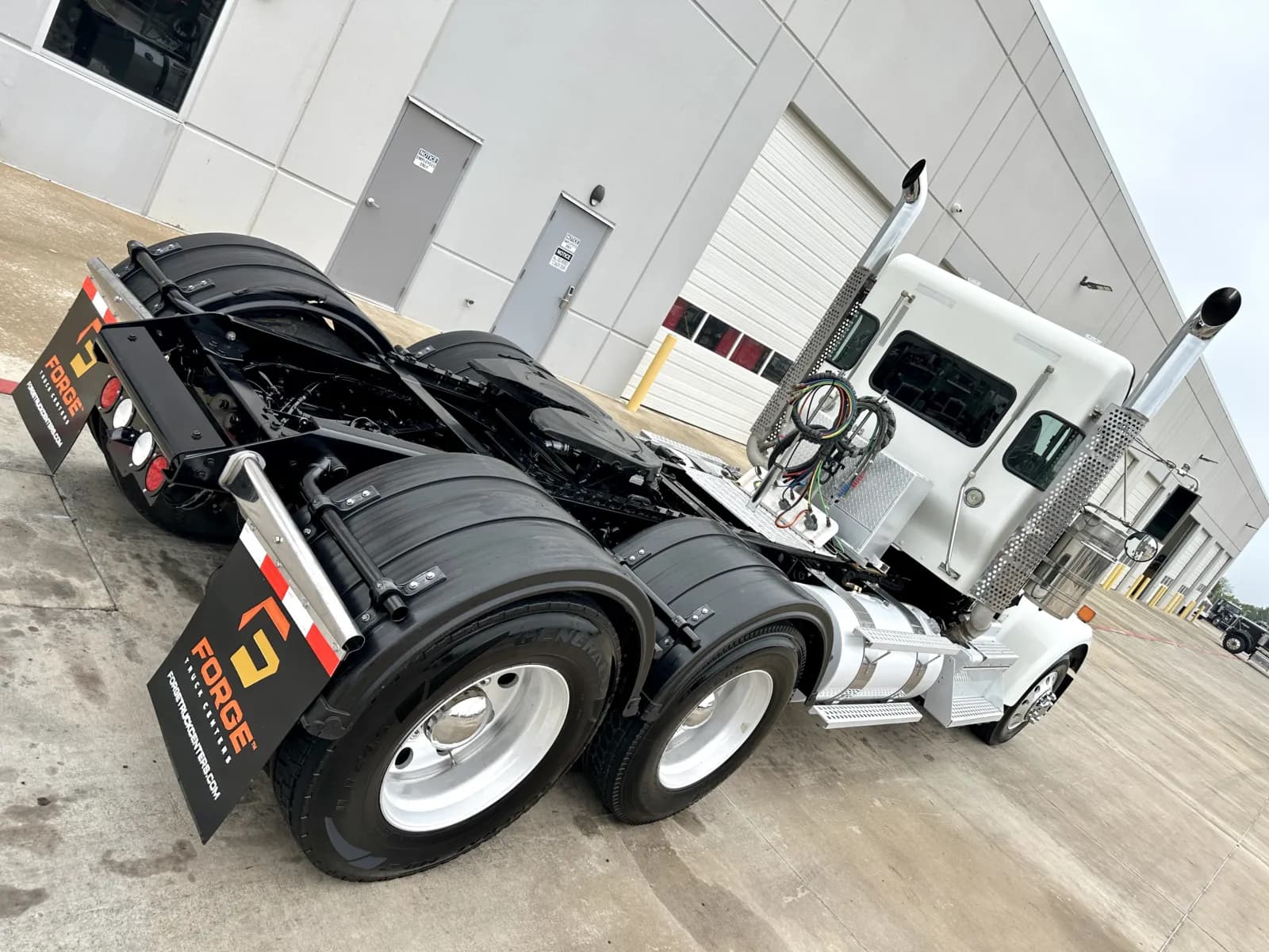 2023 Kenworth W900 — photo 11