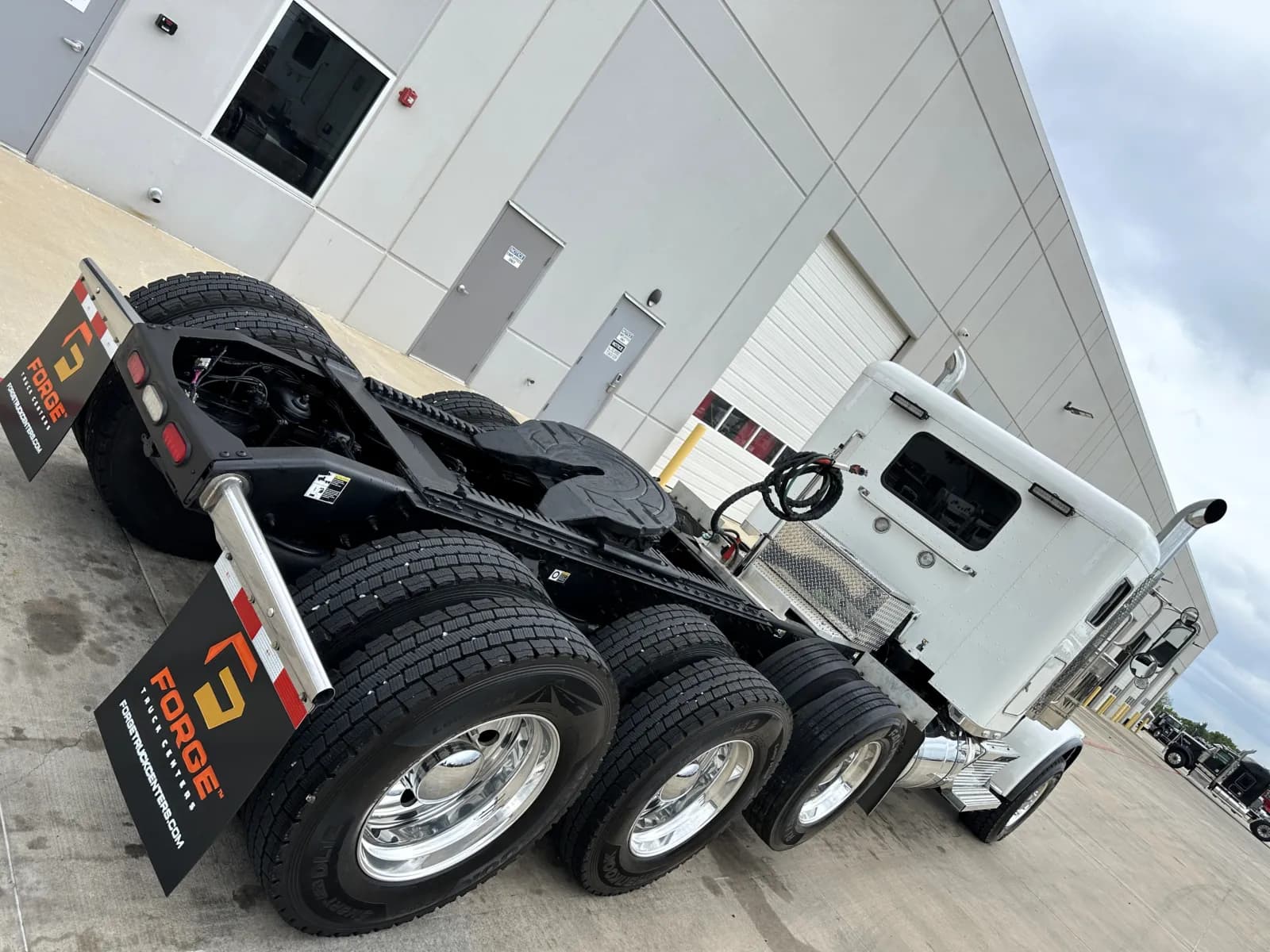 2019 Peterbilt 389 — photo 11