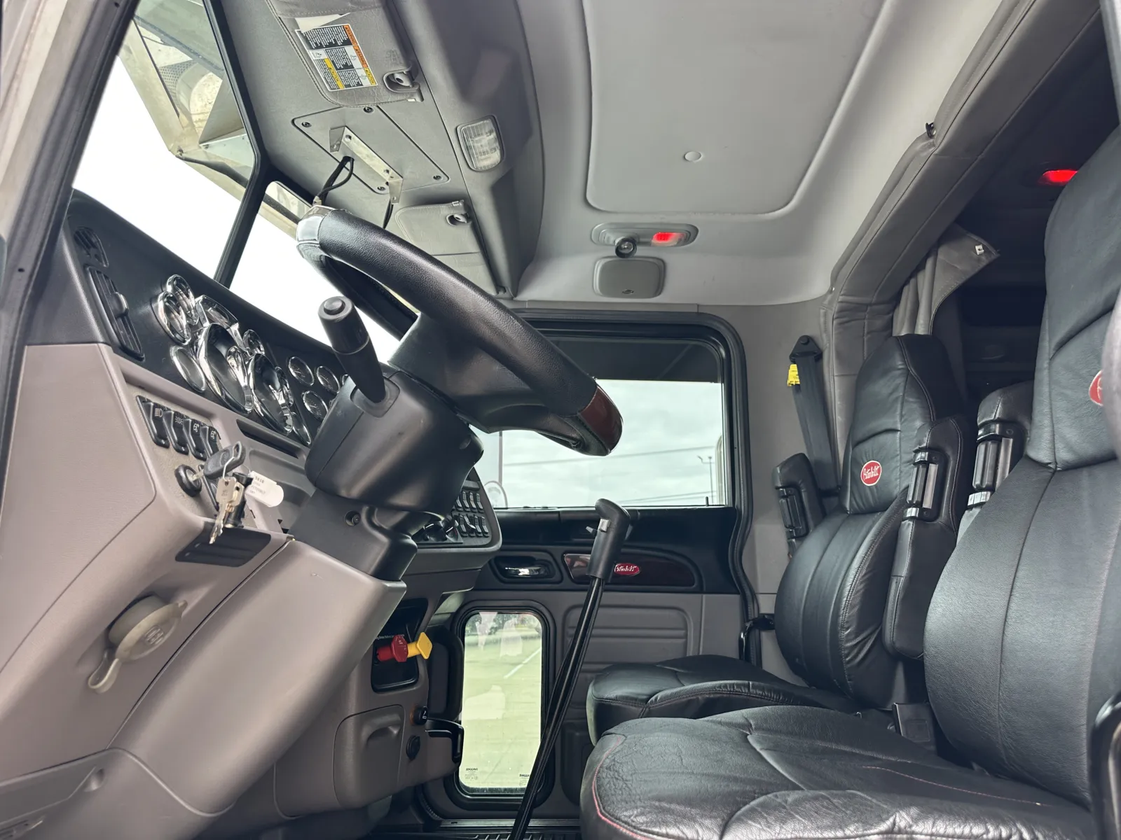 2019 Peterbilt 389 — photo 14