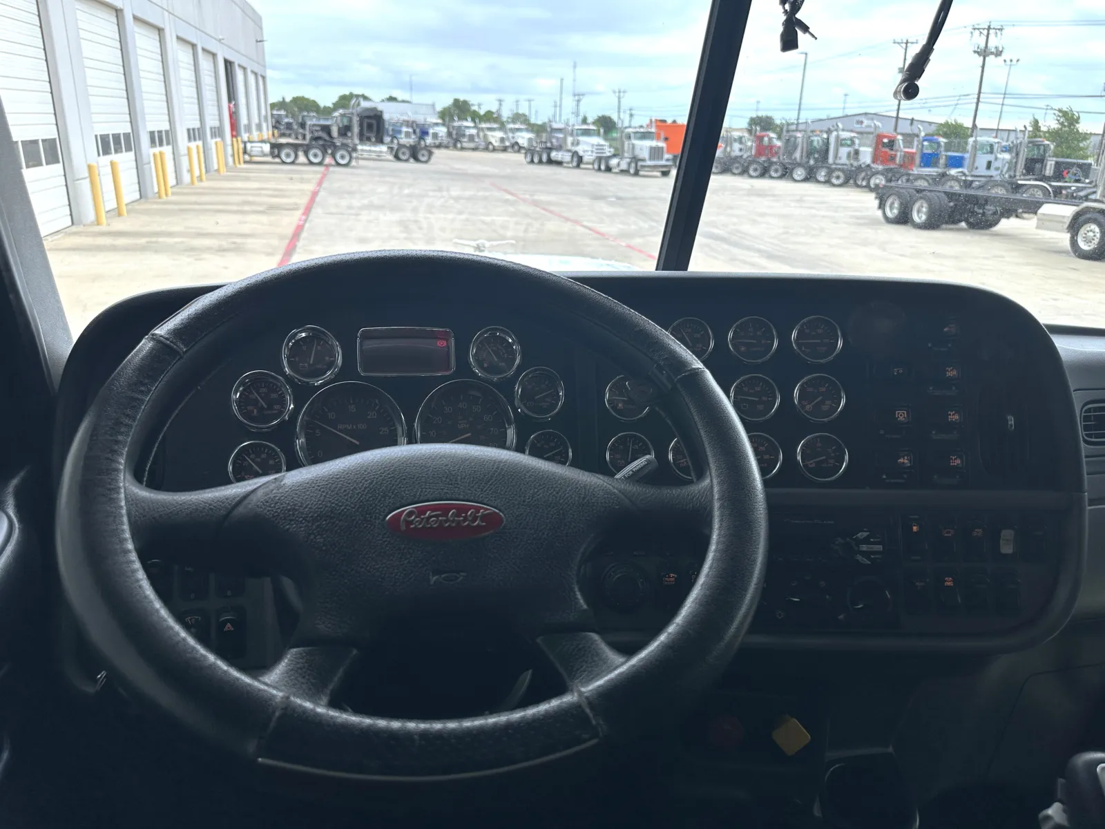 2019 Peterbilt 389 — photo 16