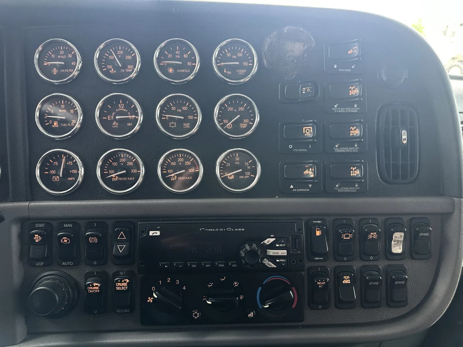 2019 Peterbilt 389 — photo 18