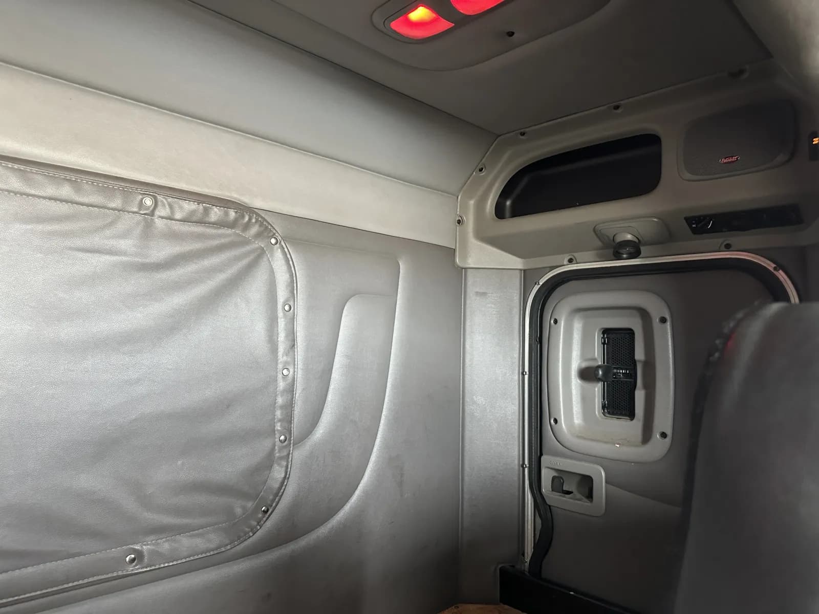 2019 Peterbilt 389 — photo 24