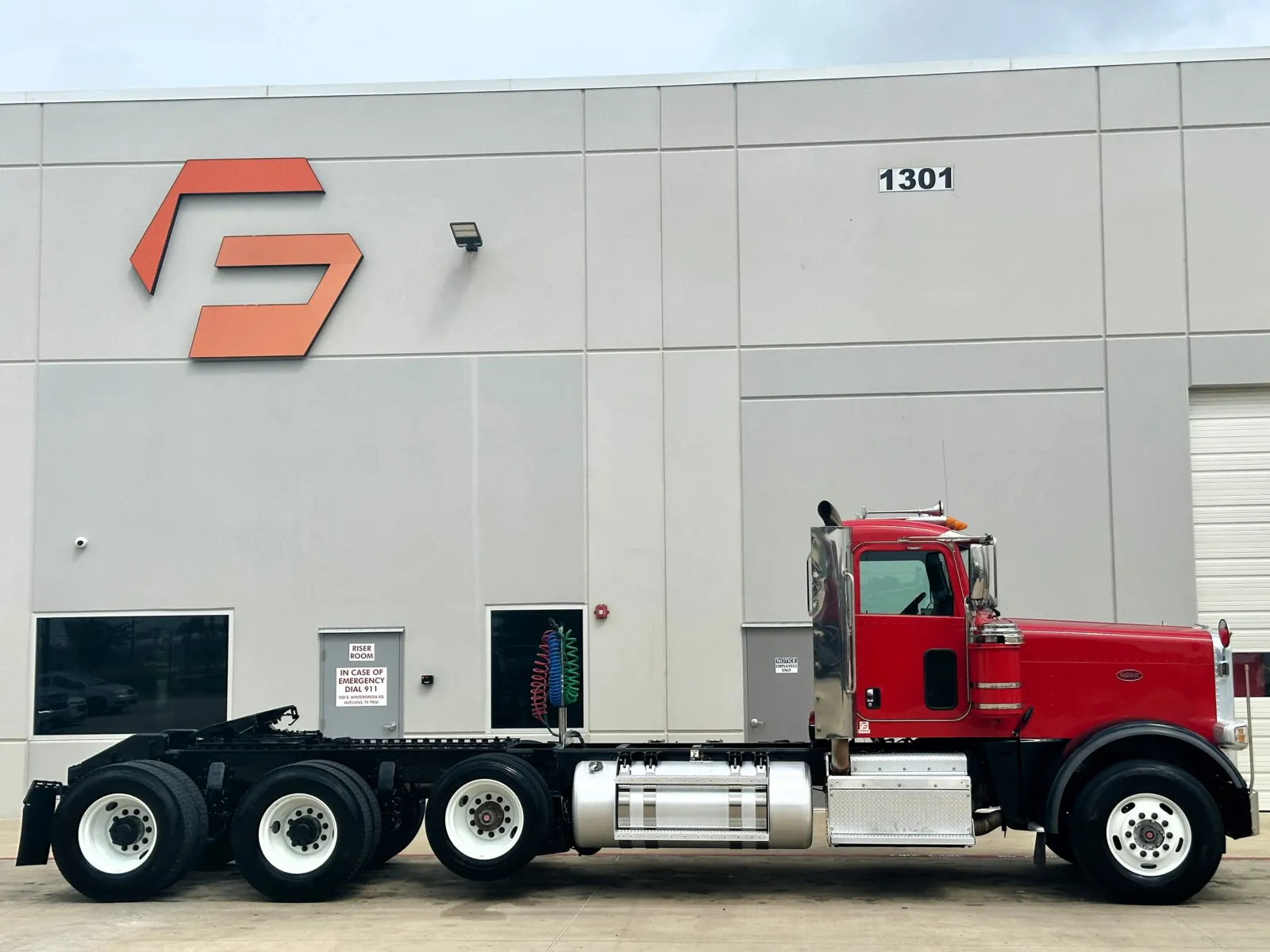 2017 Peterbilt 389 — photo 3