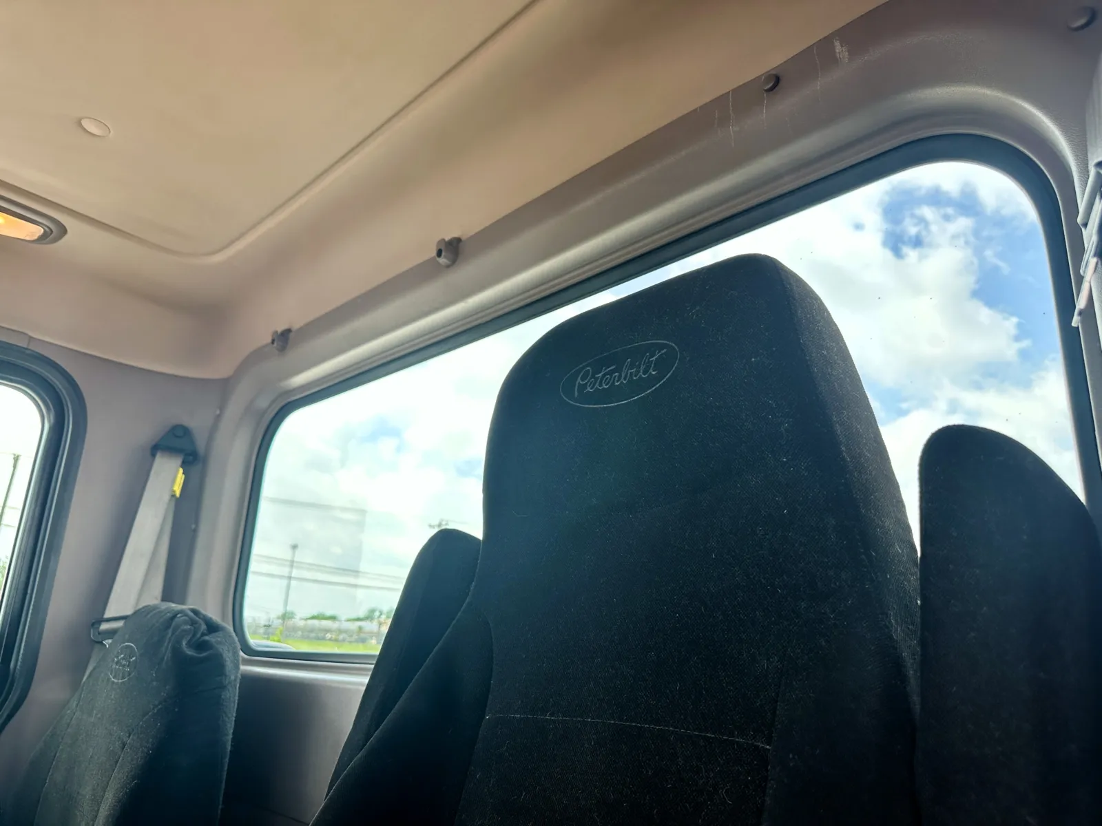 2017 Peterbilt 389 — photo 20