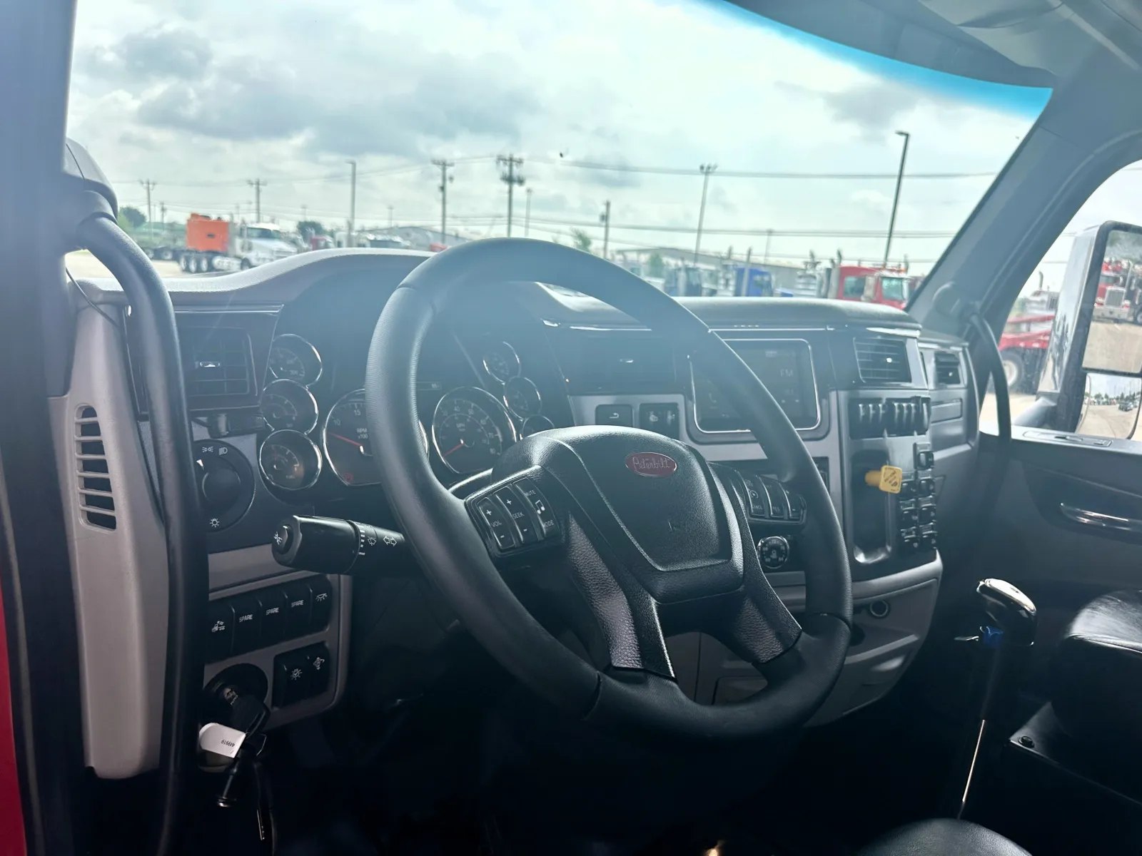 2017 Peterbilt 567 — photo 15