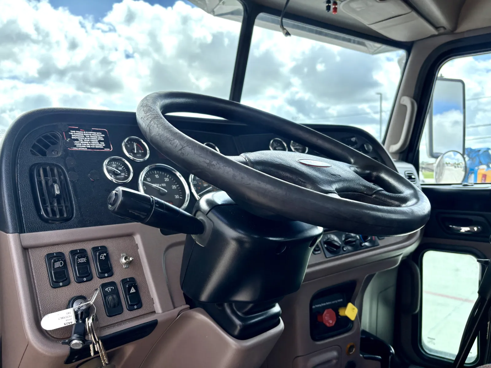 2018 Peterbilt 389 — photo 15