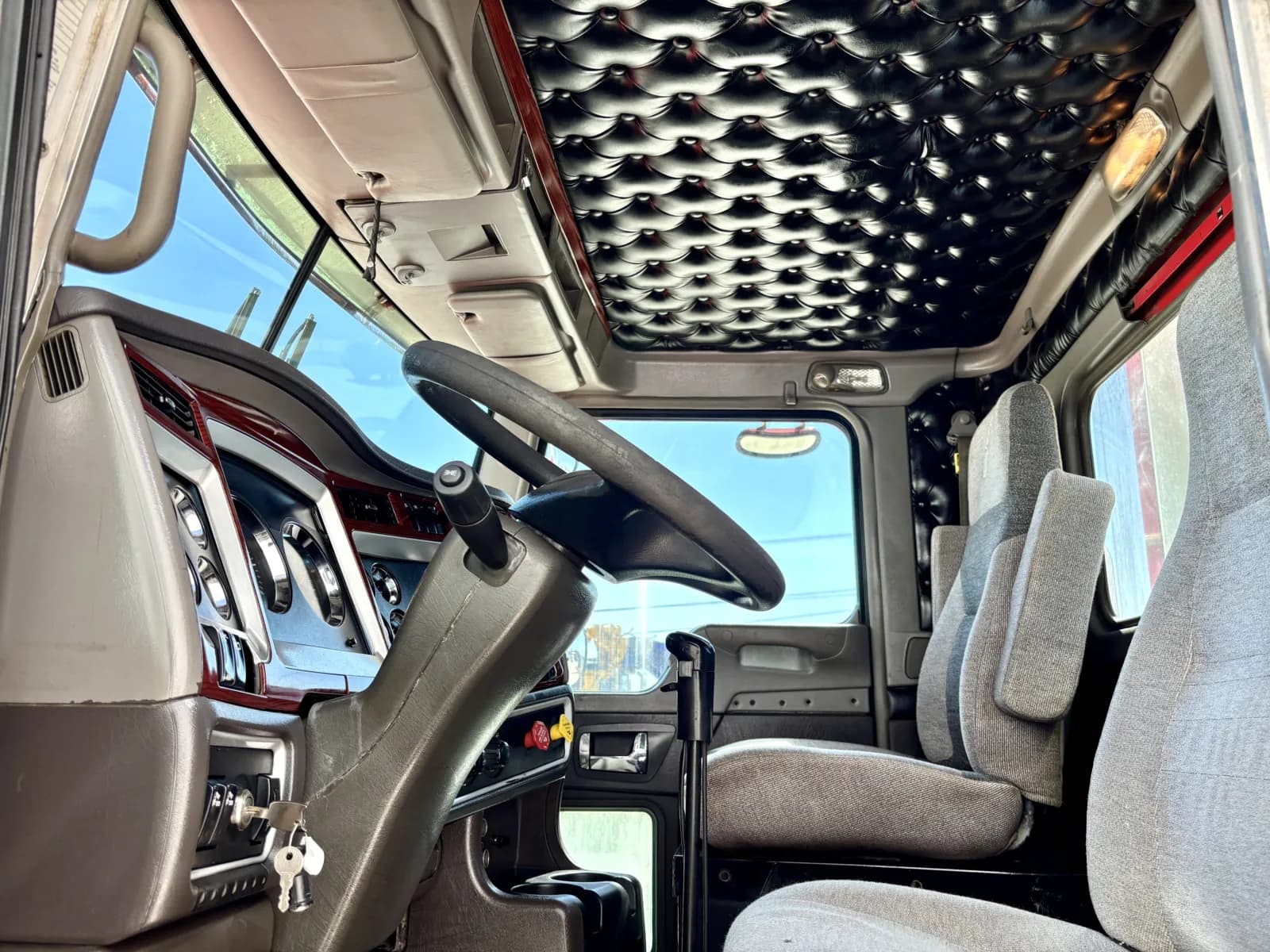 2009 Kenworth W900 — photo 13