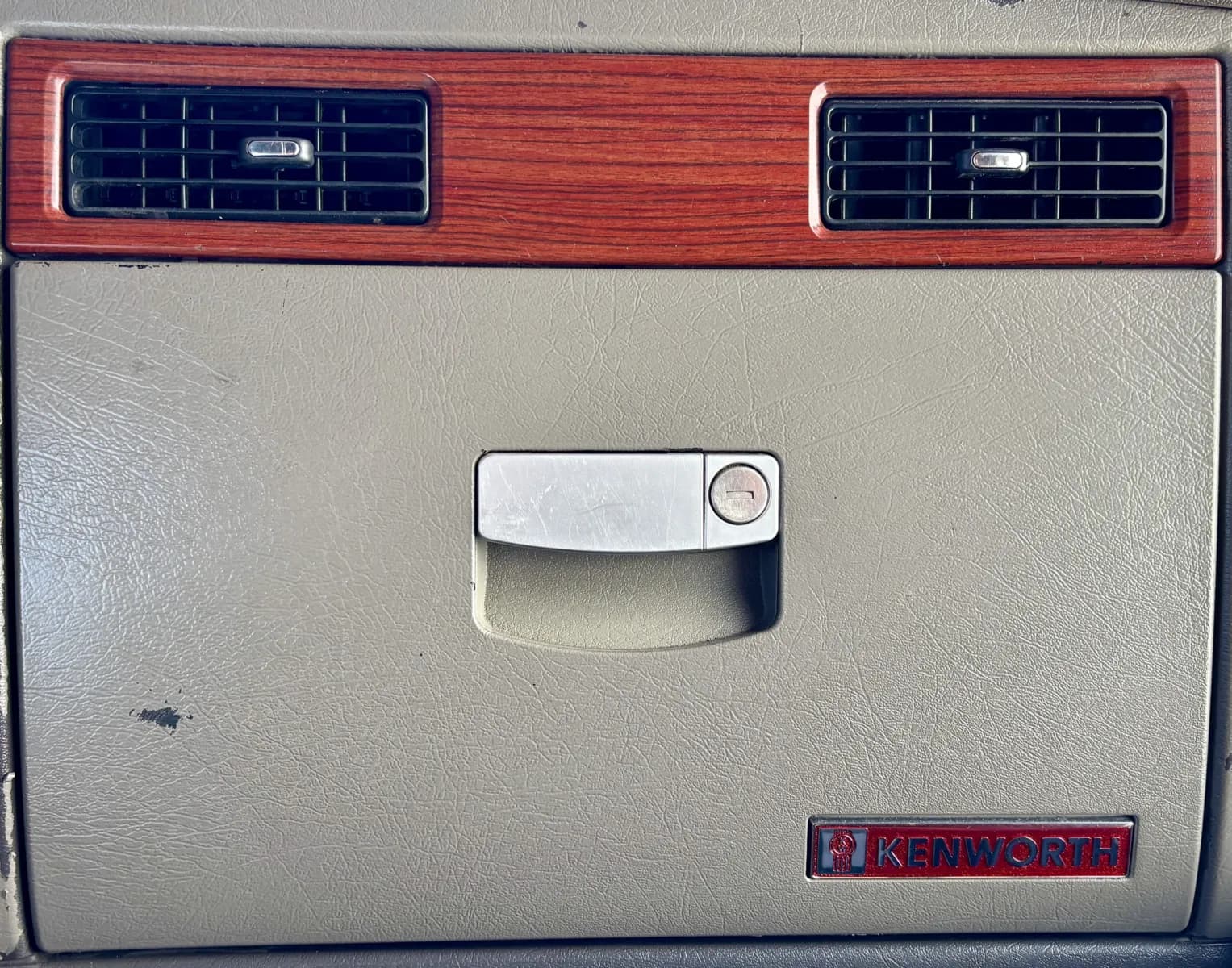 2009 Kenworth W900 — photo 17