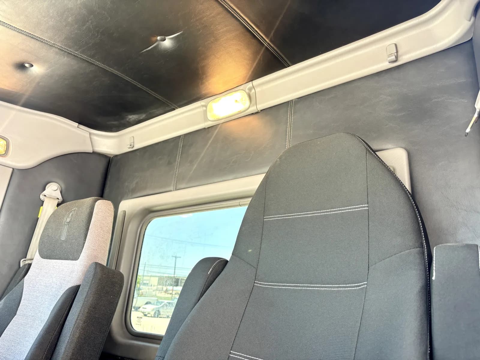 2020 Kenworth W900 — photo 19