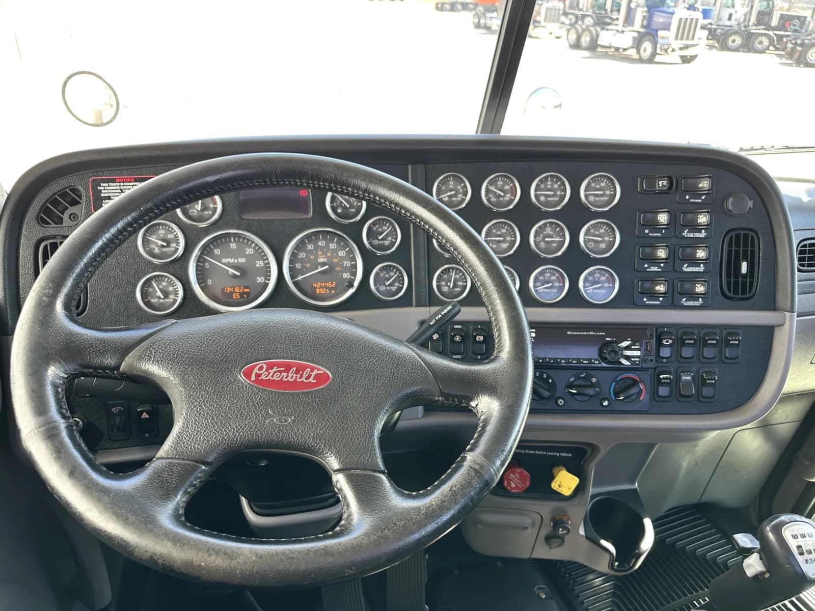 2019 Peterbilt 389 — photo 16