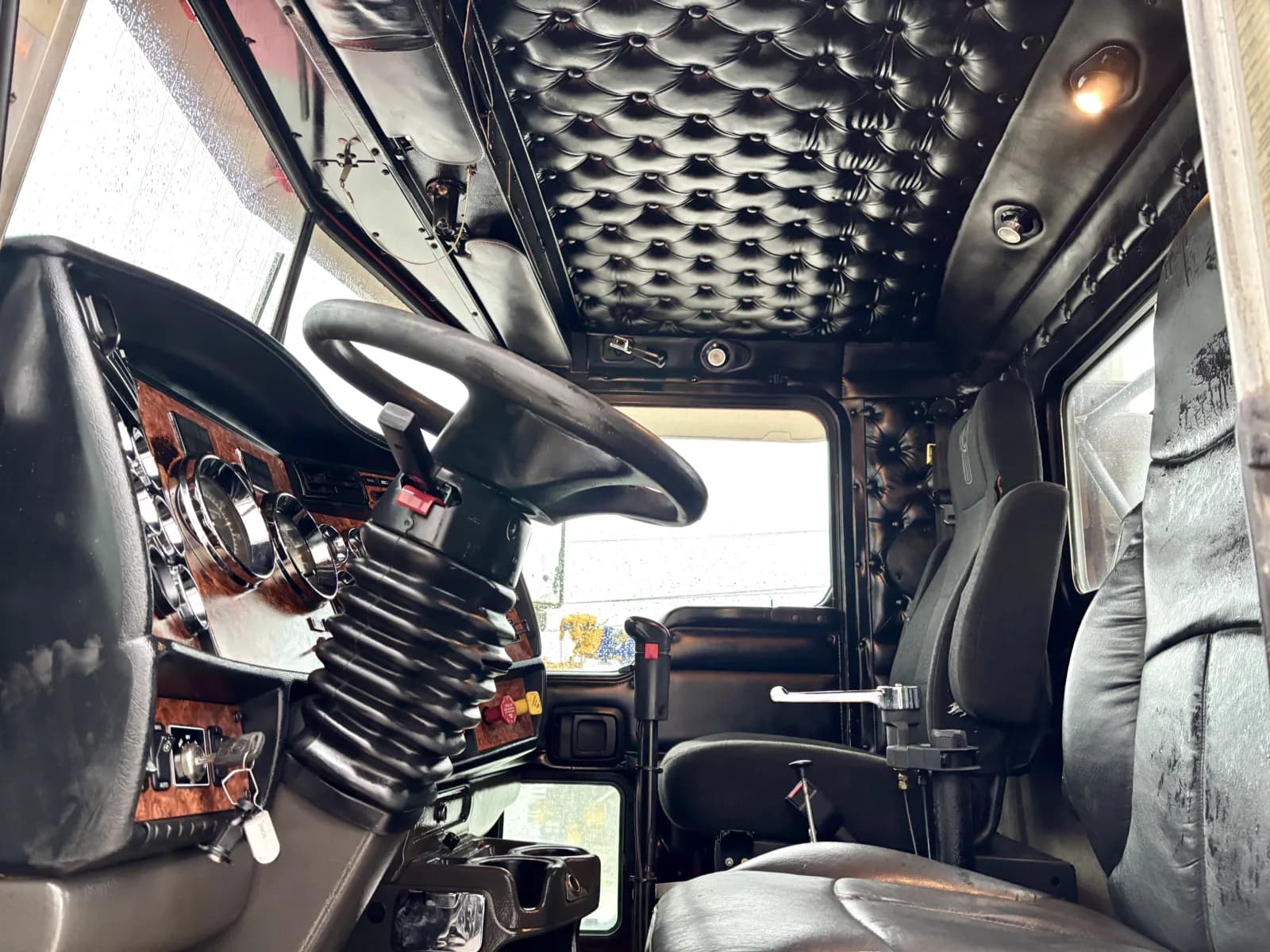 2004 Kenworth T800 — photo 14