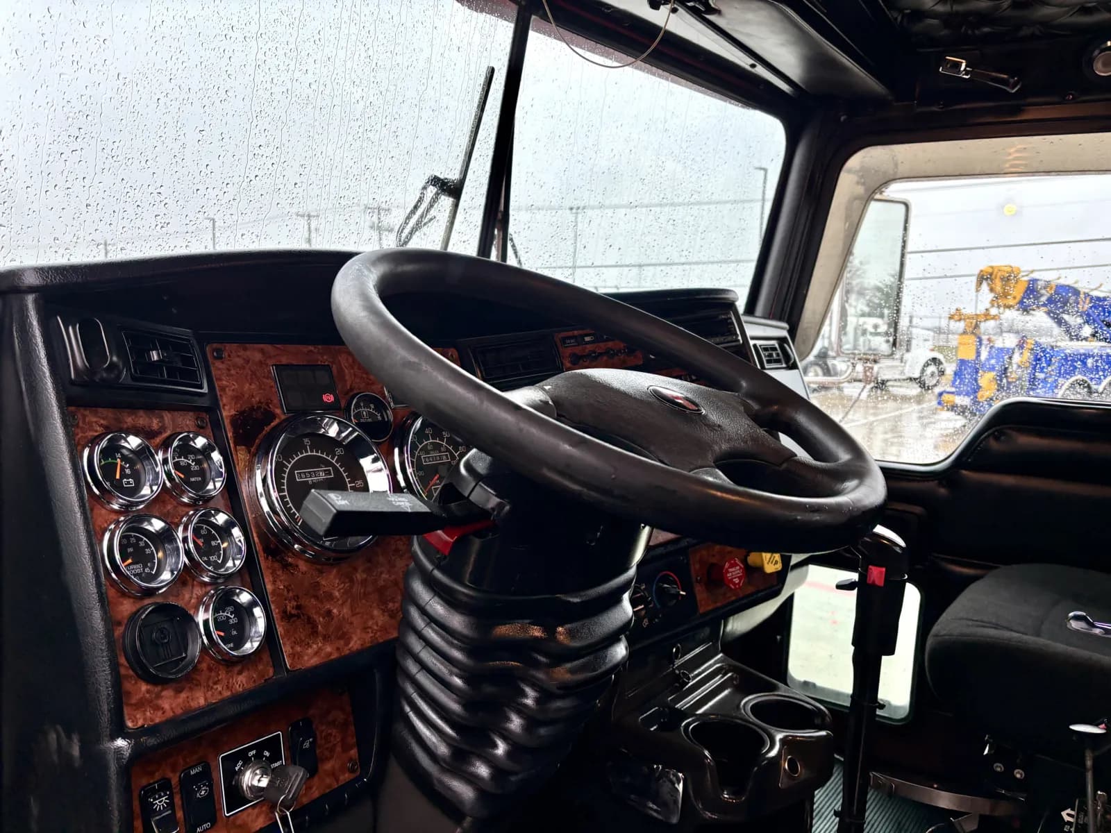 2004 Kenworth T800 — photo 15