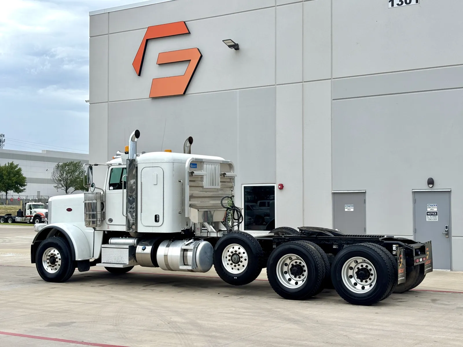2021 Peterbilt 389 — photo 6