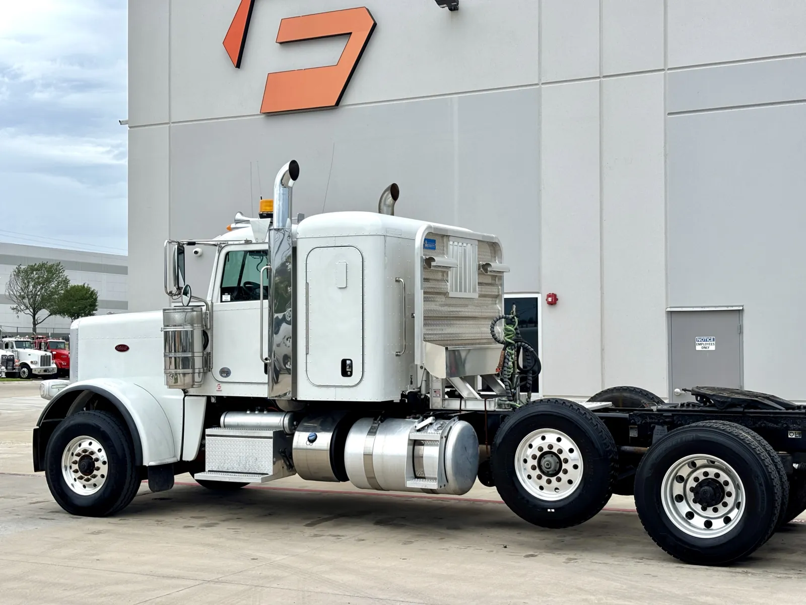 2021 Peterbilt 389 — photo 7