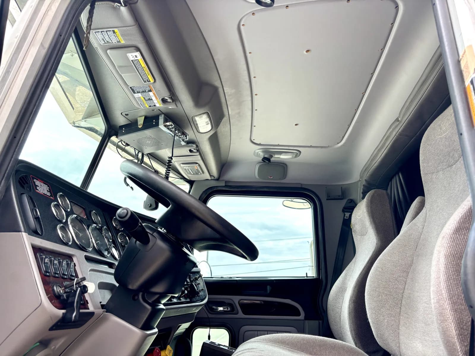 2021 Peterbilt 389 — photo 14