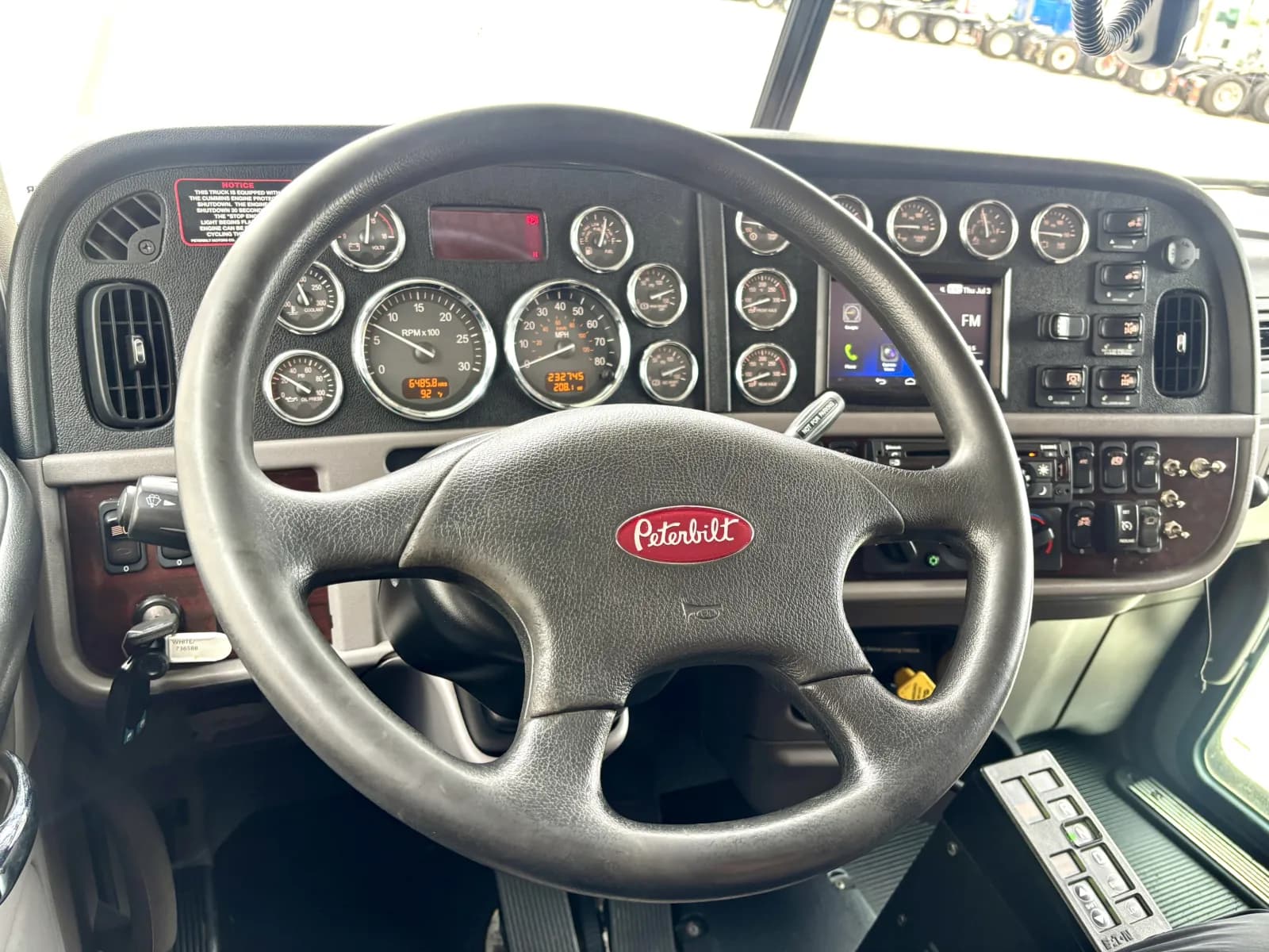 2021 Peterbilt 389 — photo 16