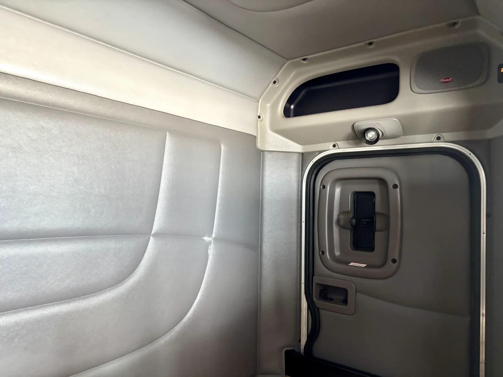 2021 Peterbilt 389 — photo 24