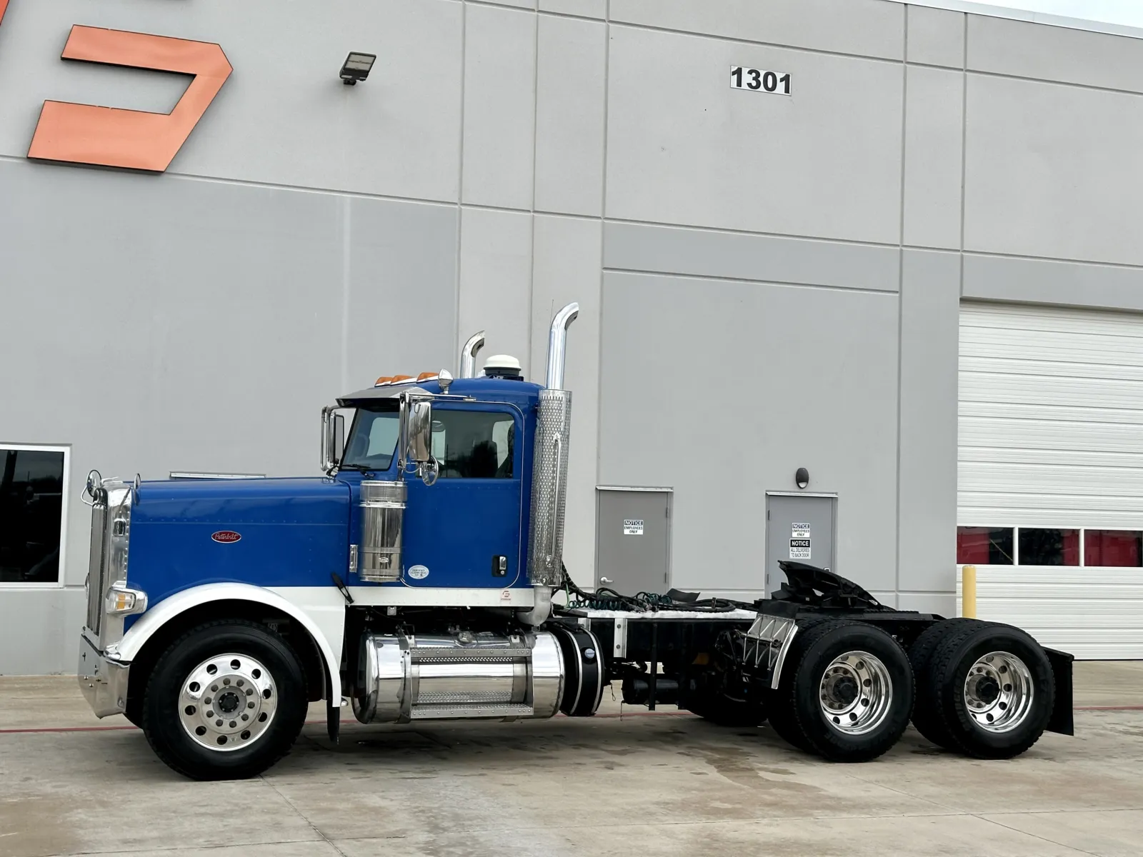 2018 Peterbilt 389 — photo 2