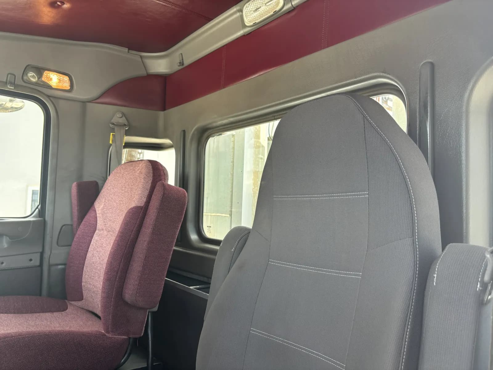 2011 Kenworth T800 — photo 20