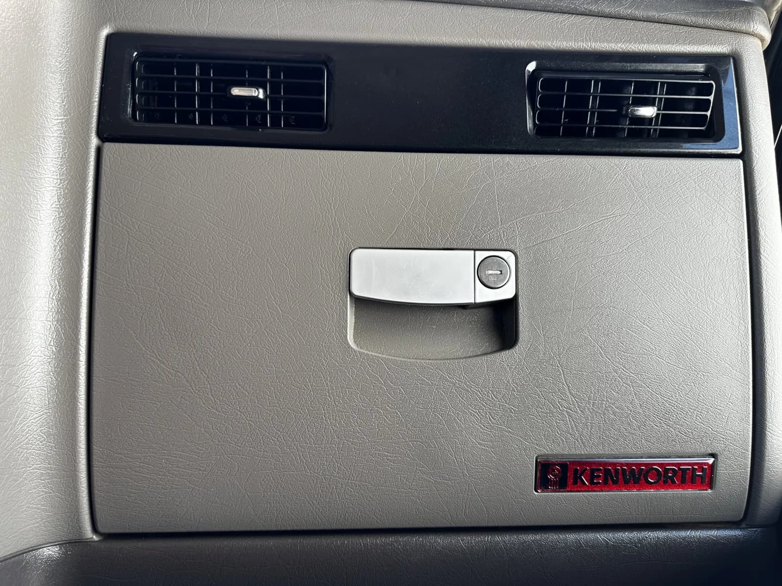 2015 Kenworth T800 — photo 19