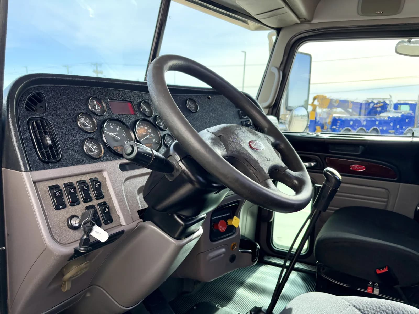 2018 Peterbilt 389 — photo 15