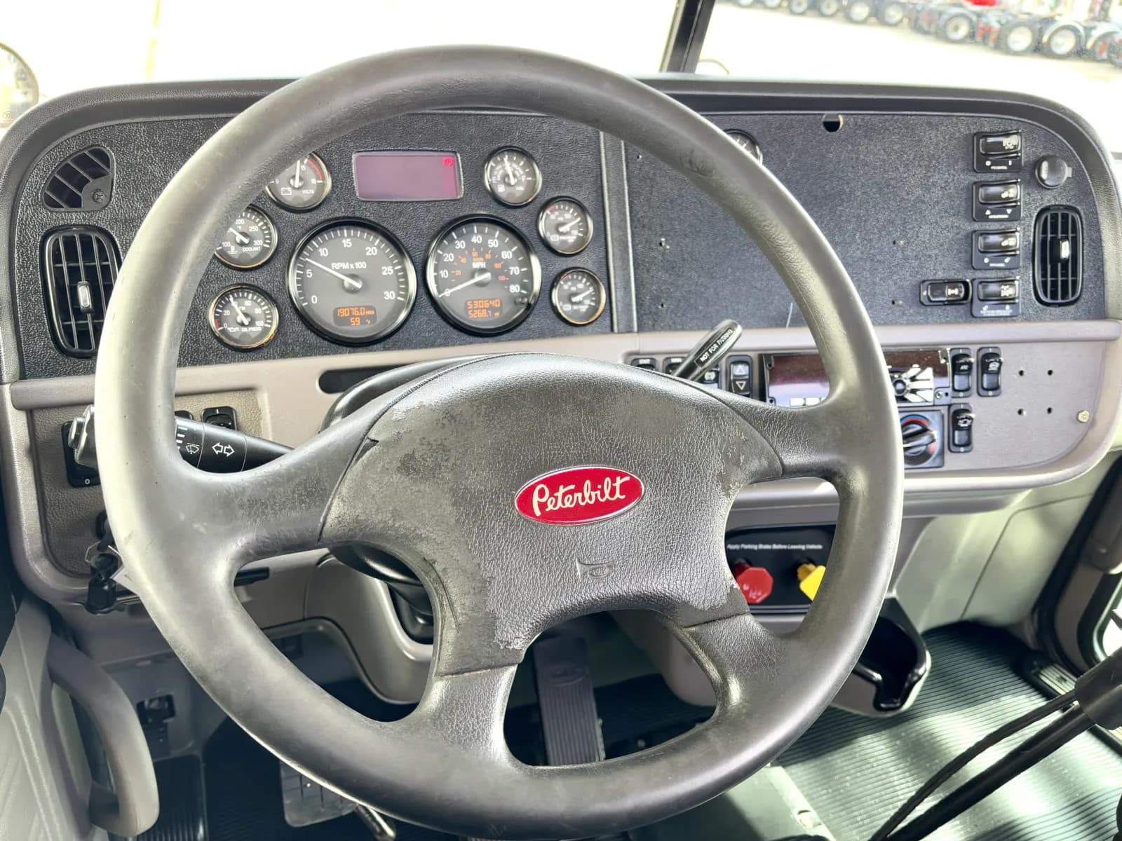 2018 Peterbilt 389 — photo 16