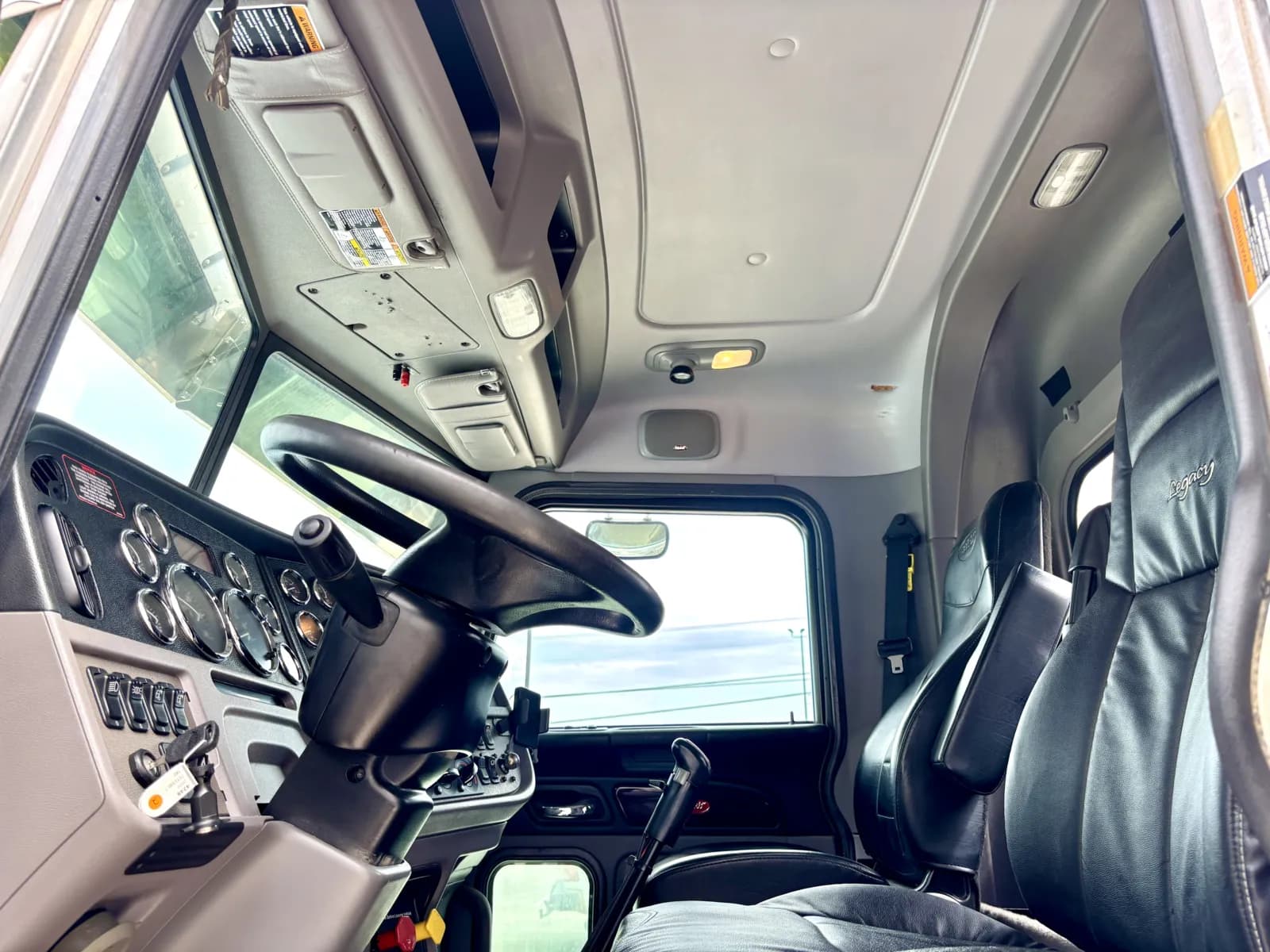 2019 Peterbilt 389 — photo 14