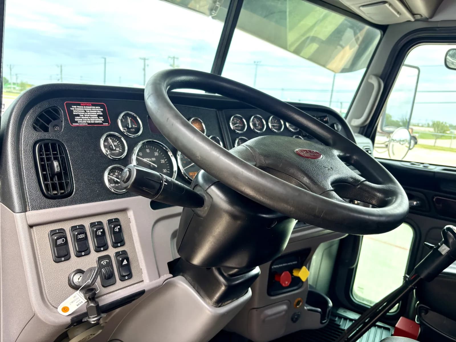 2019 Peterbilt 389 — photo 15