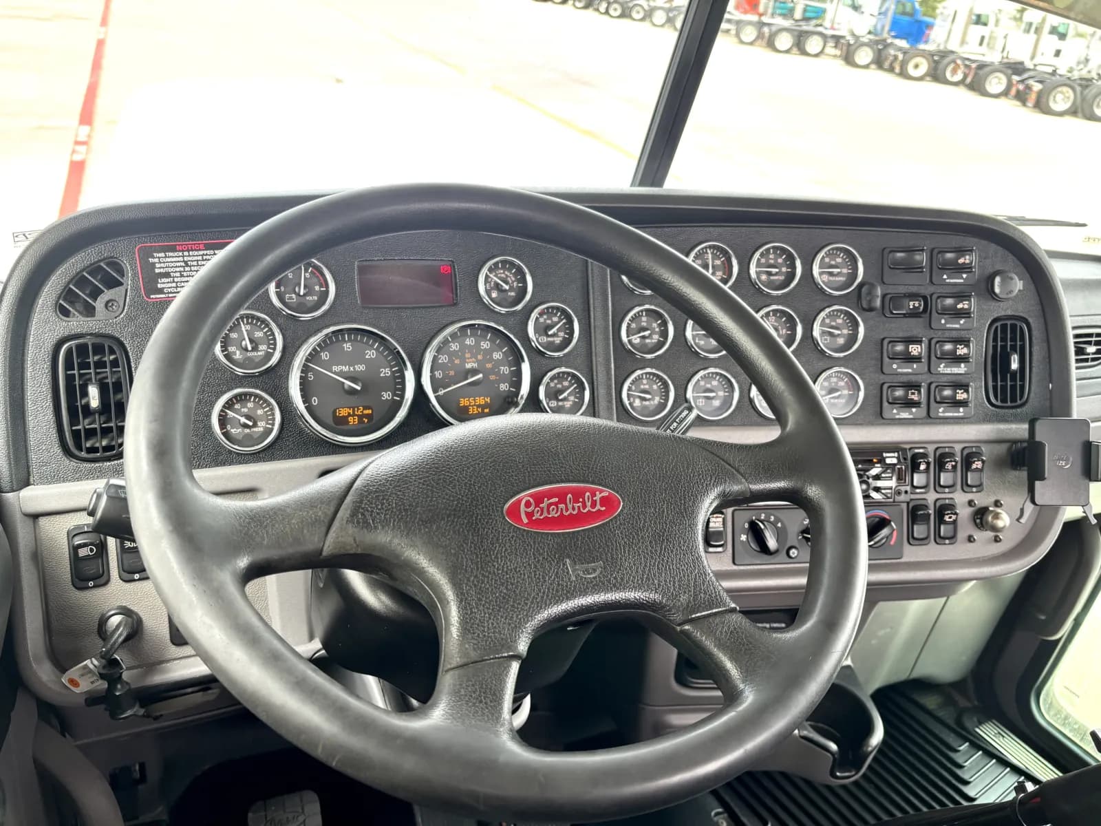 2019 Peterbilt 389 — photo 16