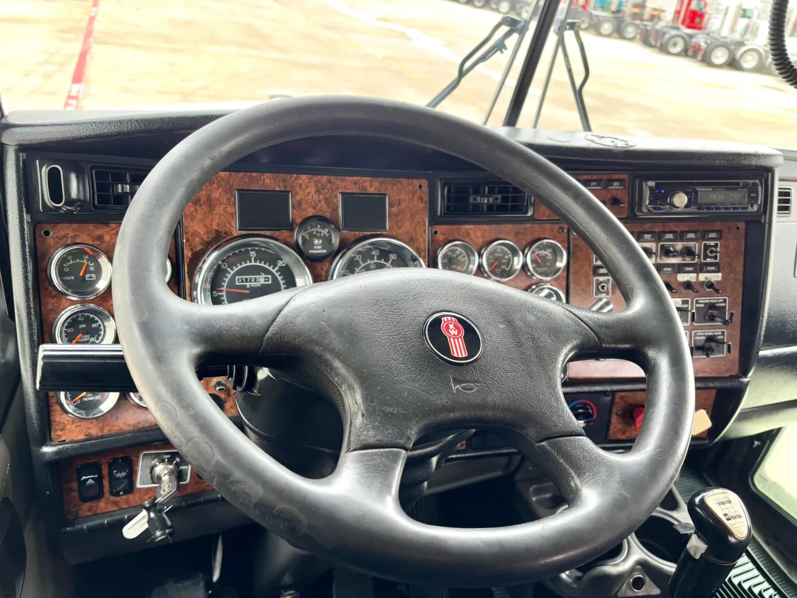 2005 Kenworth T800 — photo 16