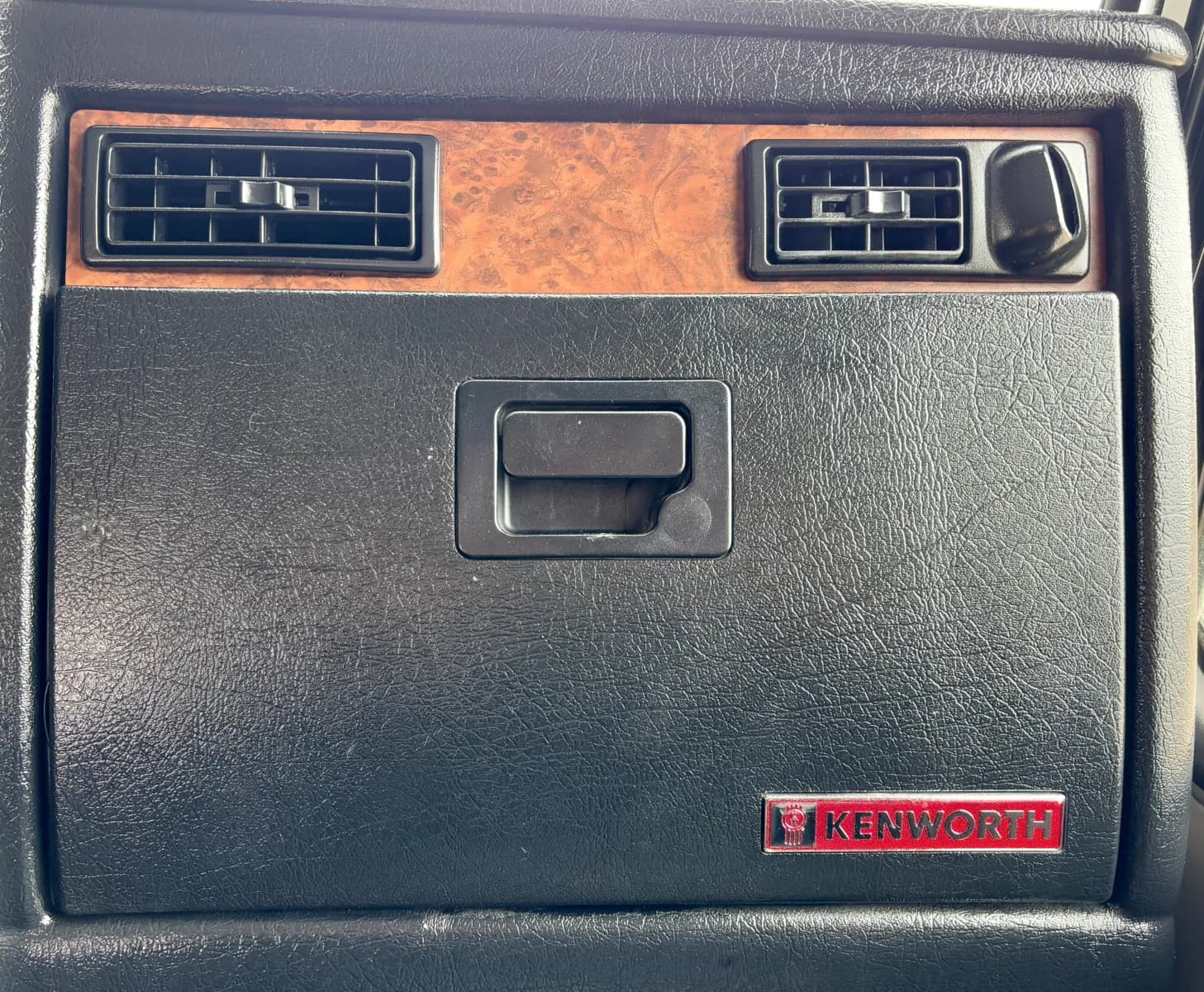 2005 Kenworth T800 — photo 19