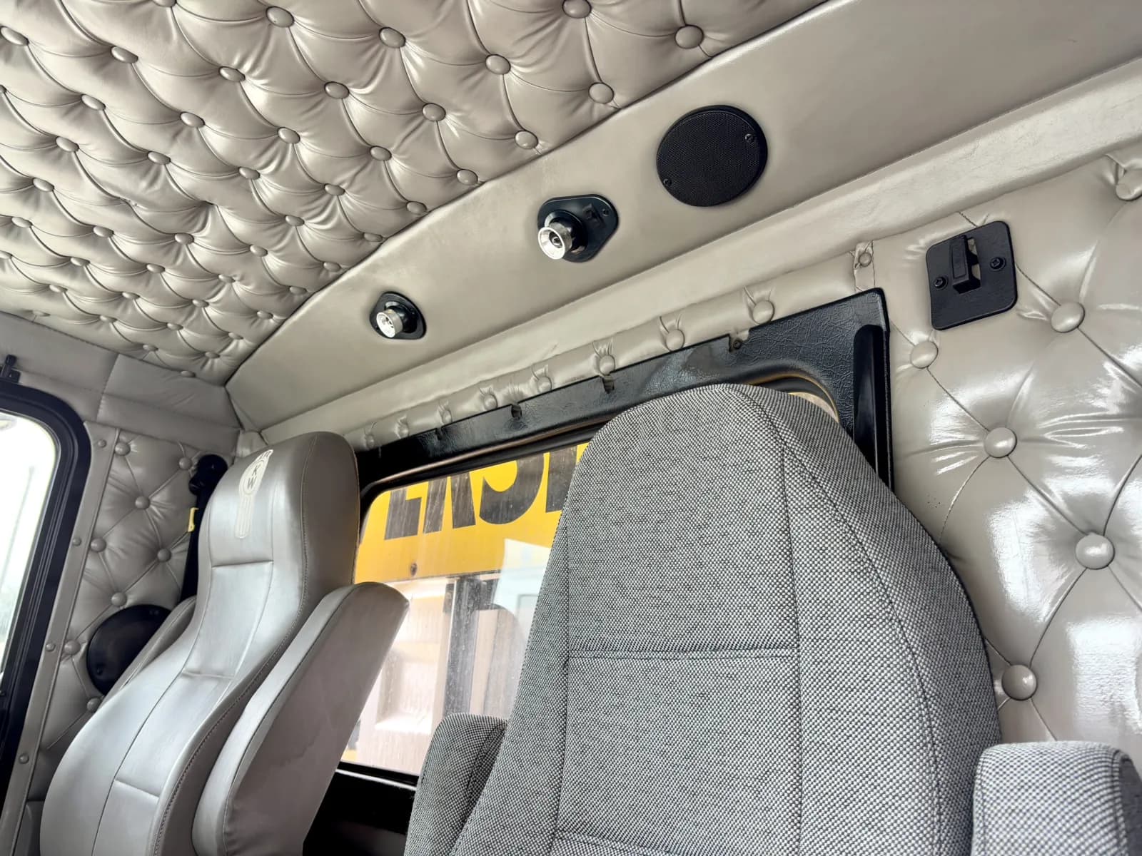 2005 Kenworth T800 — photo 20