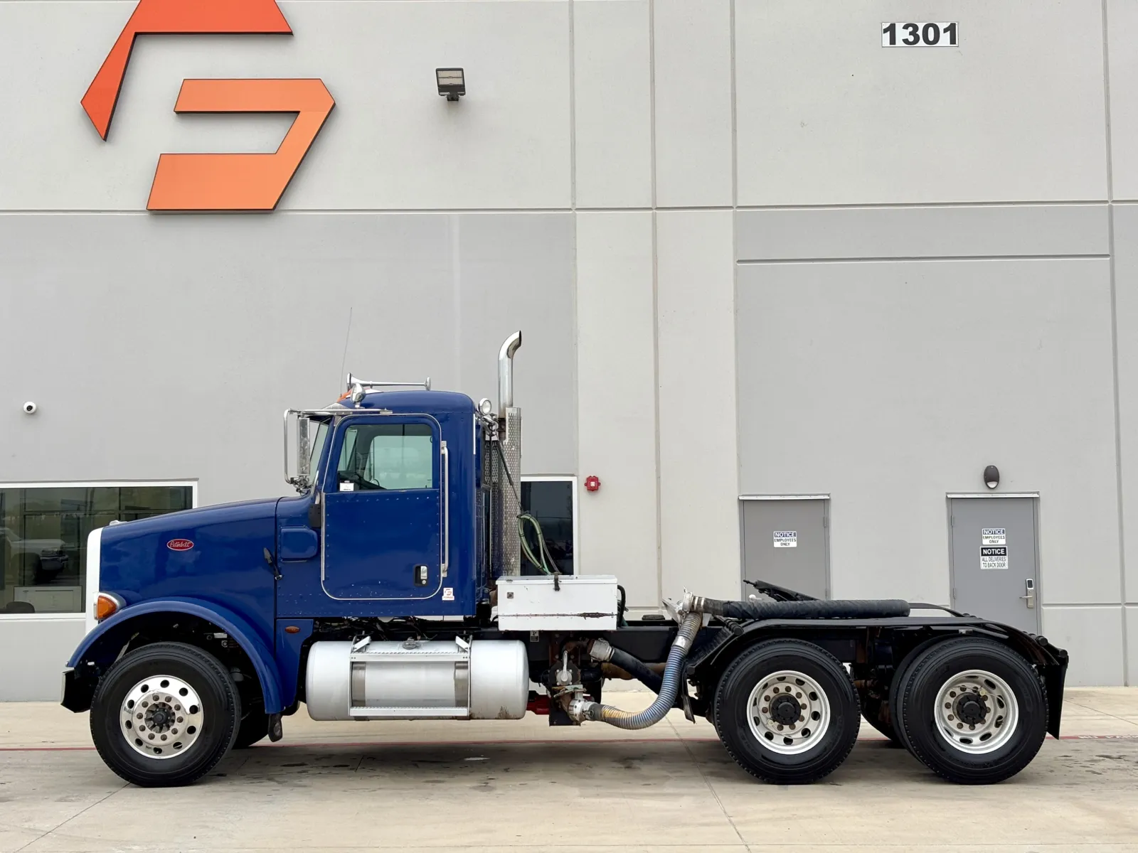 2014 Peterbilt 365 — photo 4