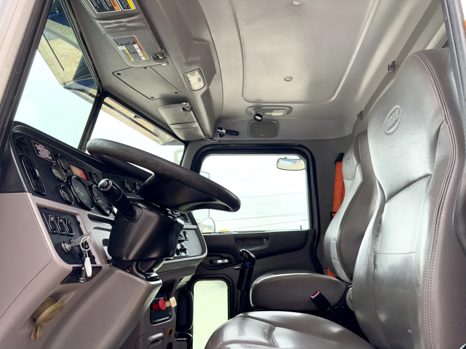 2014 Peterbilt 365 — photo 14