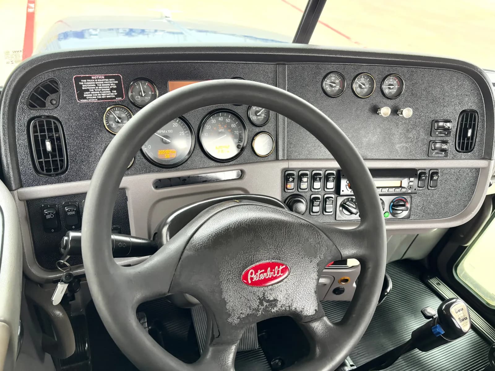 2014 Peterbilt 365 — photo 16