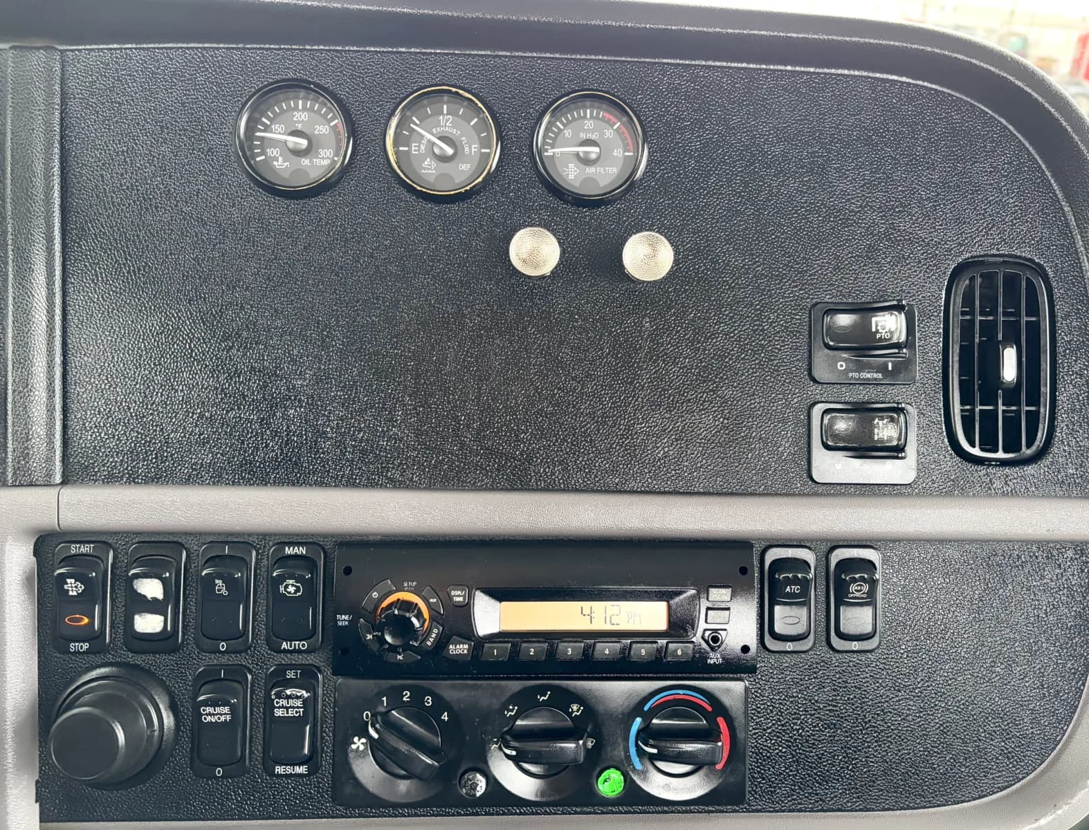 2014 Peterbilt 365 — photo 18