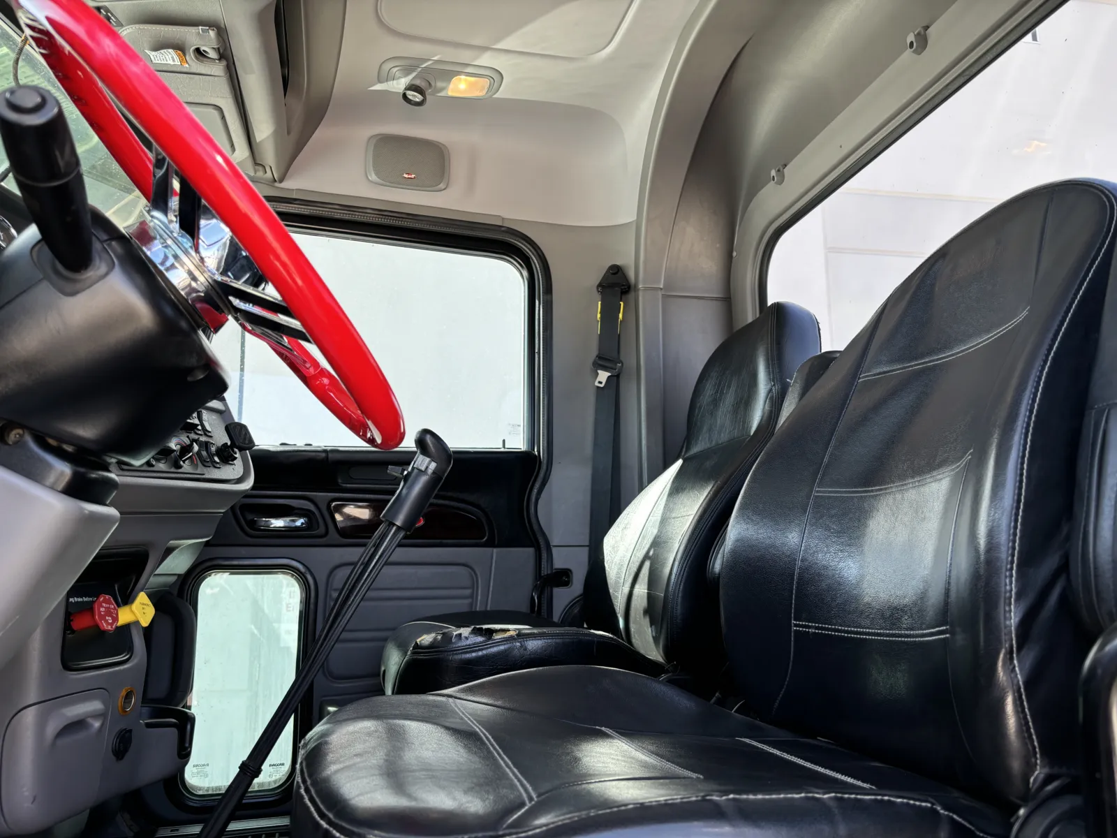 2019 Peterbilt 389 — photo 14