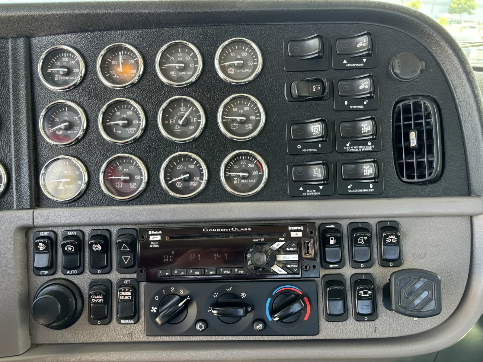 2019 Peterbilt 389 — photo 18