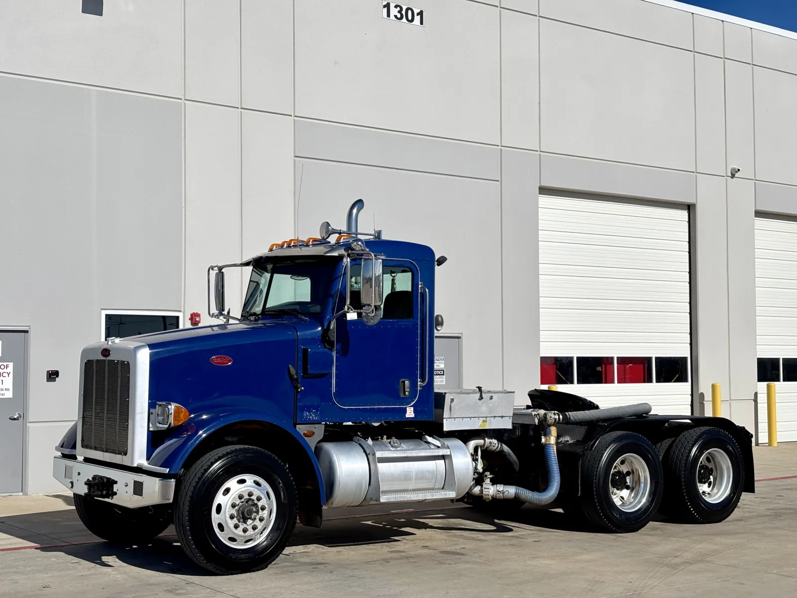 2016 Peterbilt 365 — photo 2