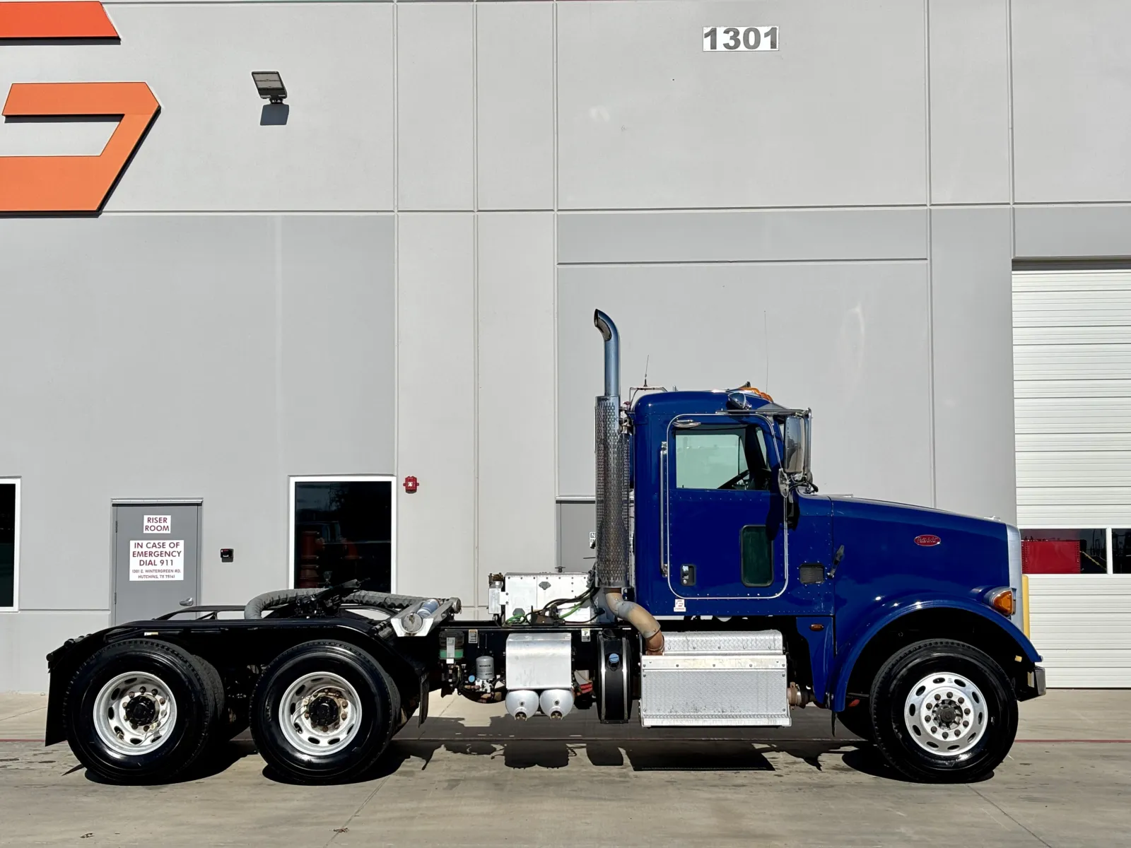 2016 Peterbilt 365 — photo 3