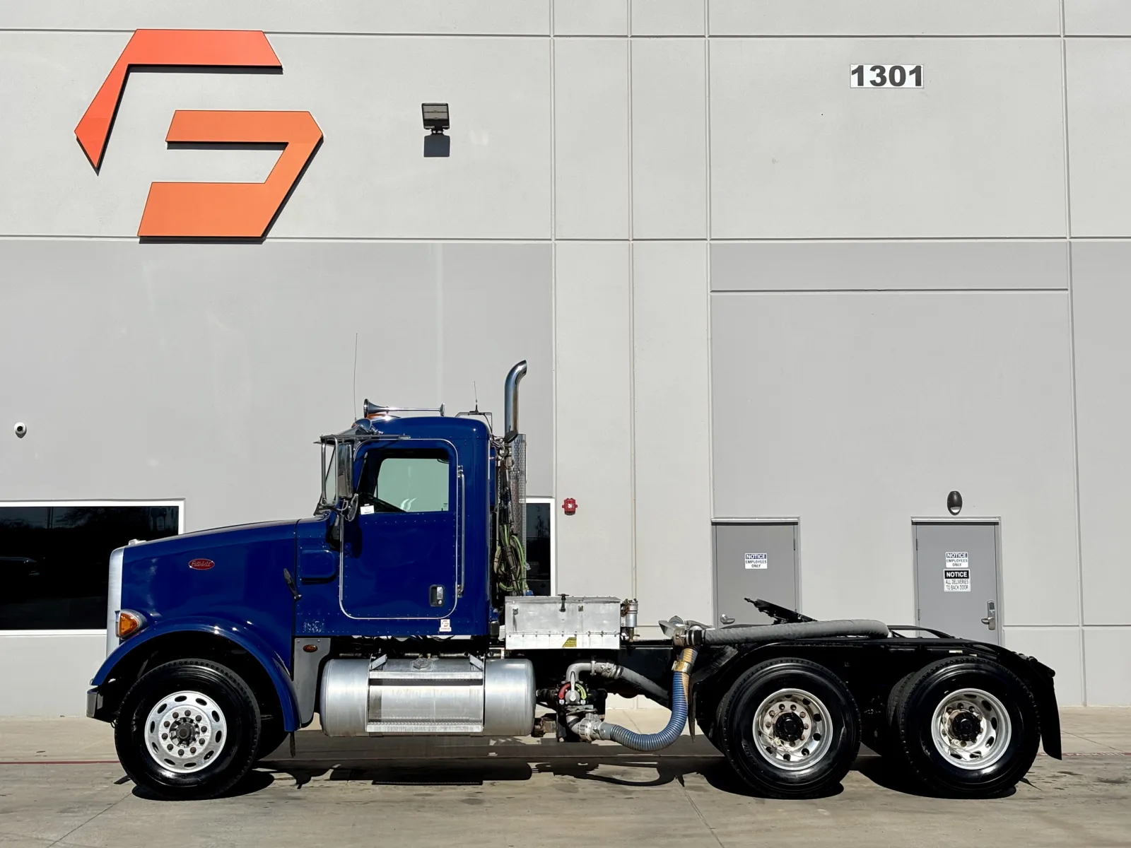 2016 Peterbilt 365 — photo 4