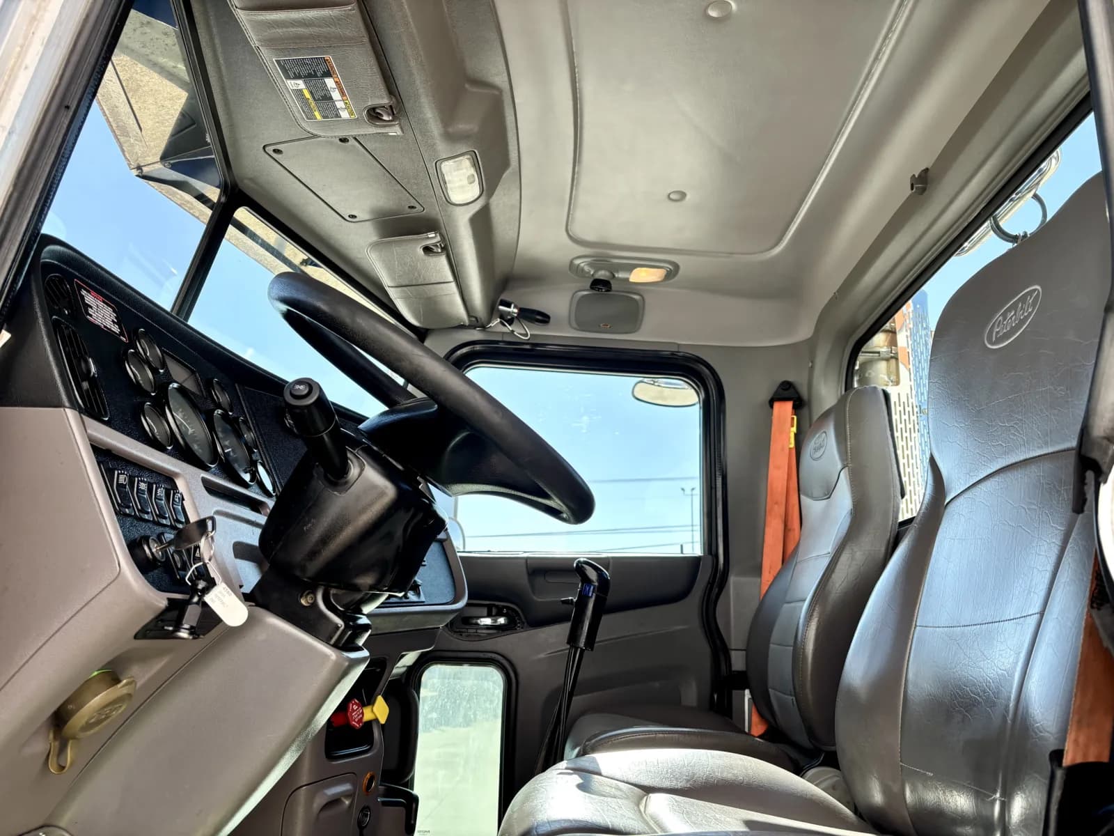 2016 Peterbilt 365 — photo 14