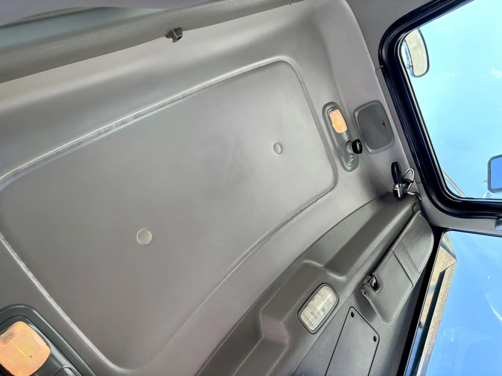 2016 Peterbilt 365 — photo 21