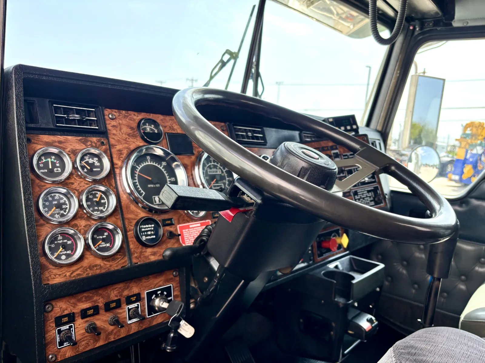 2001 Kenworth T800 — photo 15