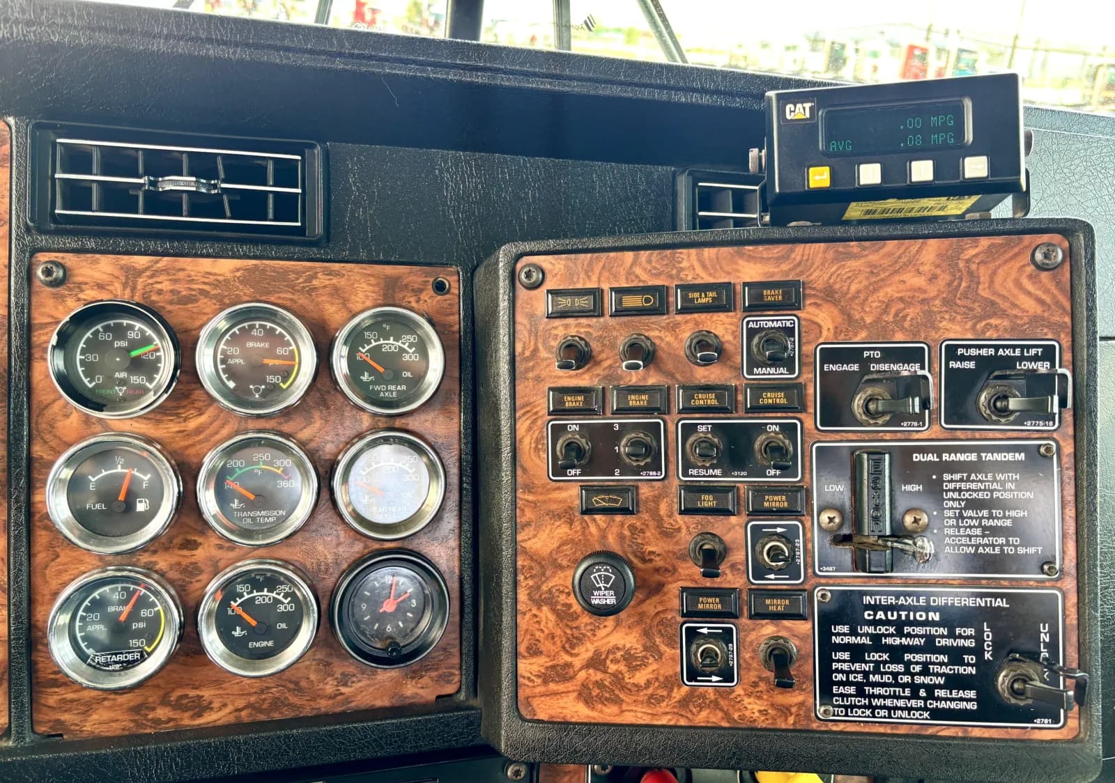 2001 Kenworth T800 — photo 18