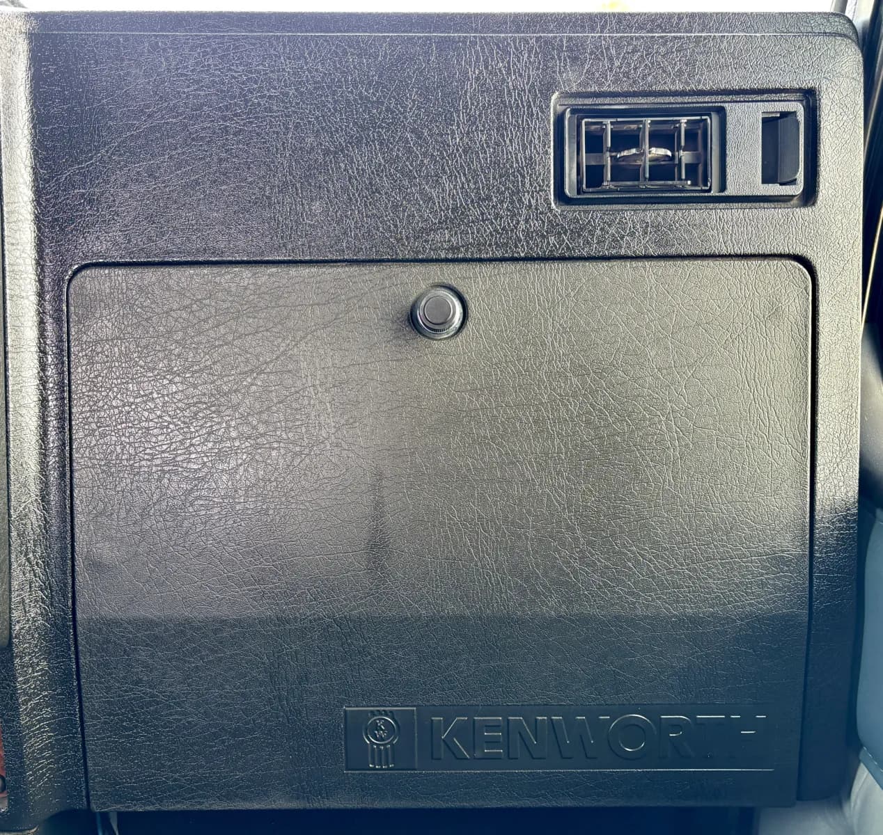 2001 Kenworth T800 — photo 19