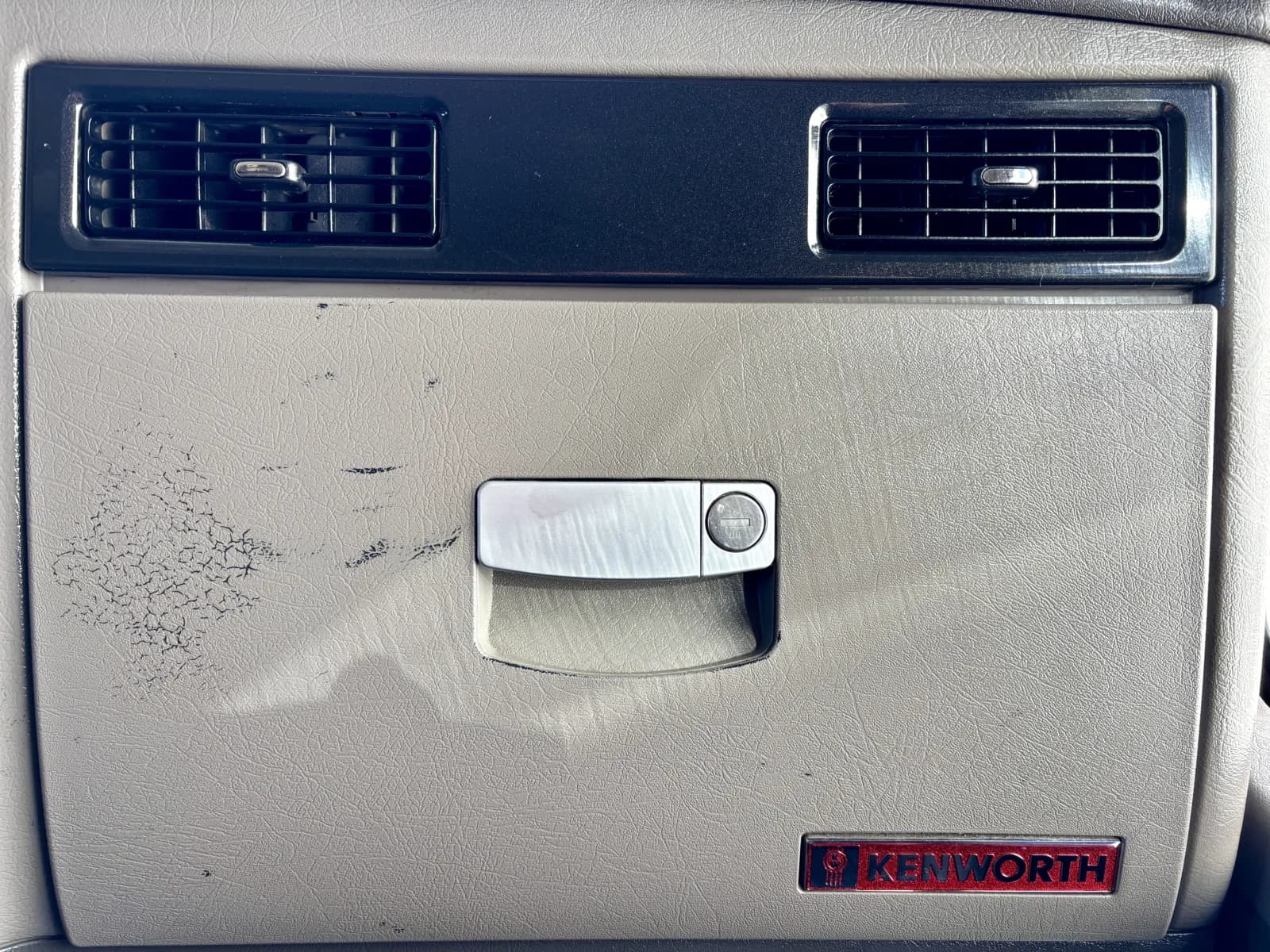 2013 Kenworth T800 — photo 19