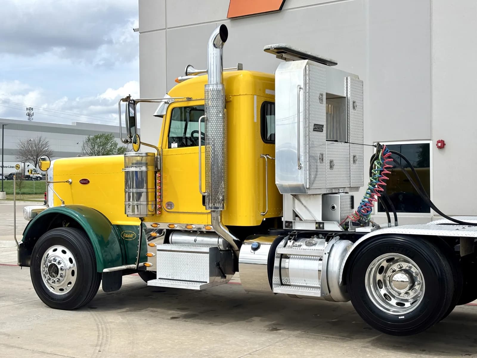 2022 Peterbilt 389 — photo 8